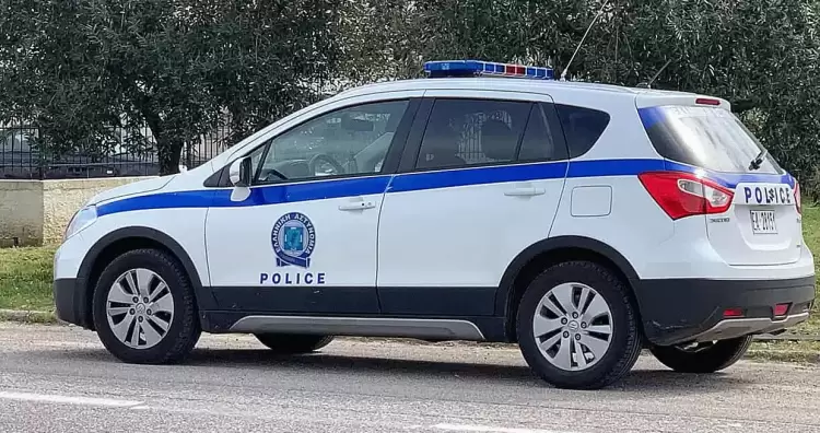 Εξιχνιάστηκε Κλοπή από Ηλικιωμένη στην Ημαθία: Αφαίρεσαν Κοσμήματα και Λίρες 7.000 Ευρώ Εξιχνιάστηκε Κλοπή από Ηλικιωμένη στην Ημαθία: Αφαίρεσαν Κοσμήματα και Λίρες 7.000 Ευρώ