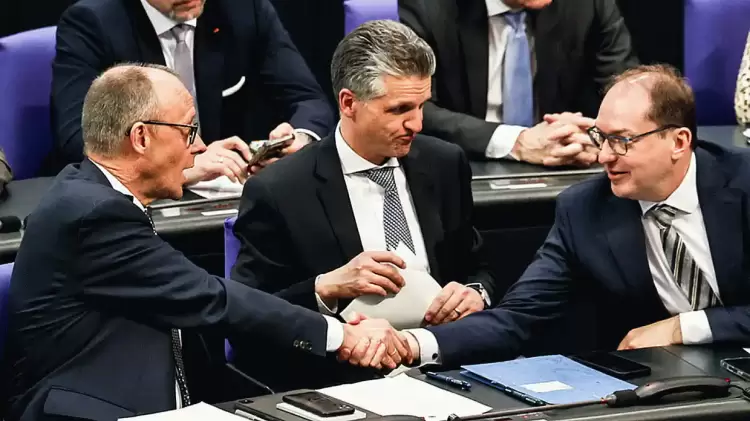 Η Γερμανία διαθέτει 500 δισ. για στρατιωτικό εξοπλισμό και υποδομές: Η αναγέννηση της Ευρώπης και το σημαντικό λάθος του Βανς