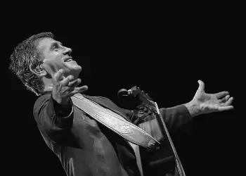 Γιώργος Νταλάρας: «Νύχτωσε χωρίς φεγγάρι»