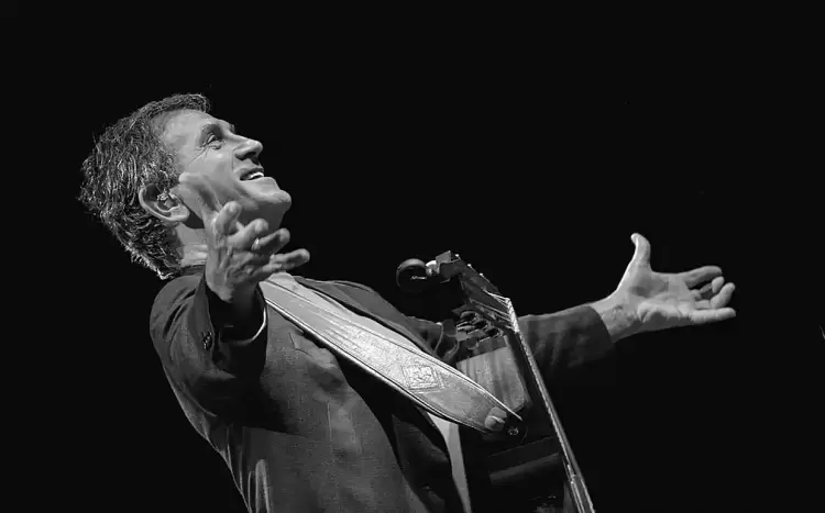 Γιώργος Νταλάρας: «Νύχτωσε χωρίς φεγγάρι» Γιώργος Νταλάρας: «Νύχτωσε χωρίς φεγγάρι»