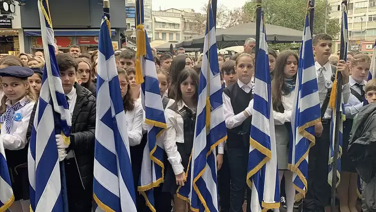 Κατερίνη: Κατάθεση στεφάνων από τους μαθητές της πόλης στο μνημείο του Γεωργάκη Ολυμπίου