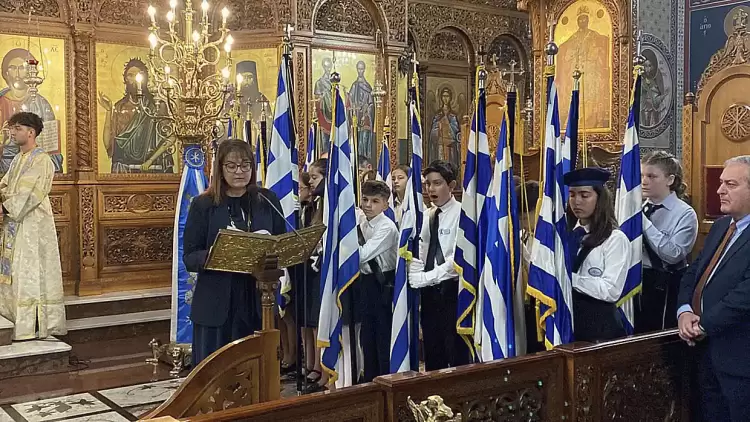 Λάμπρος Εορτασμός της 25ης Μαρτίου στην Κατερίνη – Δοξολογία και κατάθεση στεφάνων