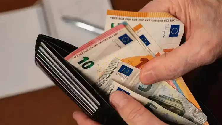 Νέα δεδομένα για δάνεια και καταθέτες – Ποιοι χάνουν, ποιοι κερδίζουν από τη νέα μείωση επιτοκίων