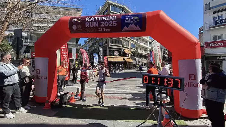 Νέο Ρεκόρ στον Αγώνα 21.095 χλμ στο Katerini Run από τον Μιχάλη Παρμακή Νέο Ρεκόρ στον Αγώνα 21.095 χλμ στο Katerini Run από τον Μιχάλη Παρμακή