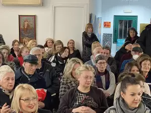 Παρουσιάστηκε στην Κατερίνη από τη συγγραφέα Σεμίνα Διγενή «Το ένδοξο σκοτάδι του Βοτανικού» 