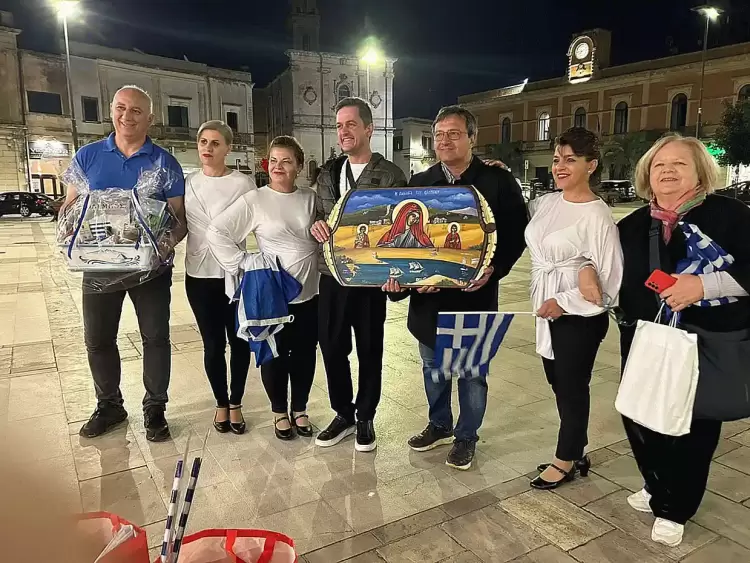 Ο Πολιτιστικός Σύλλογος Νέων Πόρων στη νότια Ιταλία.