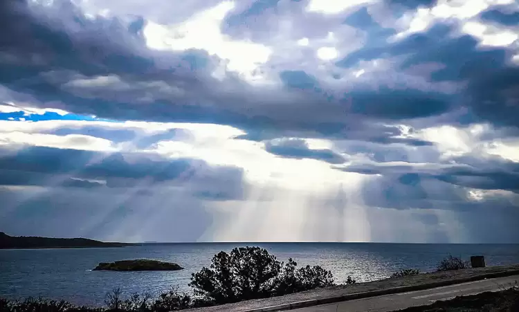 Πώς θα είναι ο καιρός σε Κατερίνη και Πιερία σήμερα Δευτέρα, 24 Μαρτίου 2025: Νεφώσεις, με τοπικές βροχές