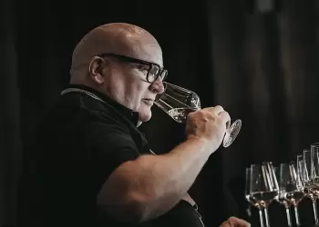 Ρ. Σέιμπερν: Η Ελλάδα διαθέτει παγκόσμιας κλάσης ποικιλίες σταφυλιών που δεν τις βρίσκεις αλλού