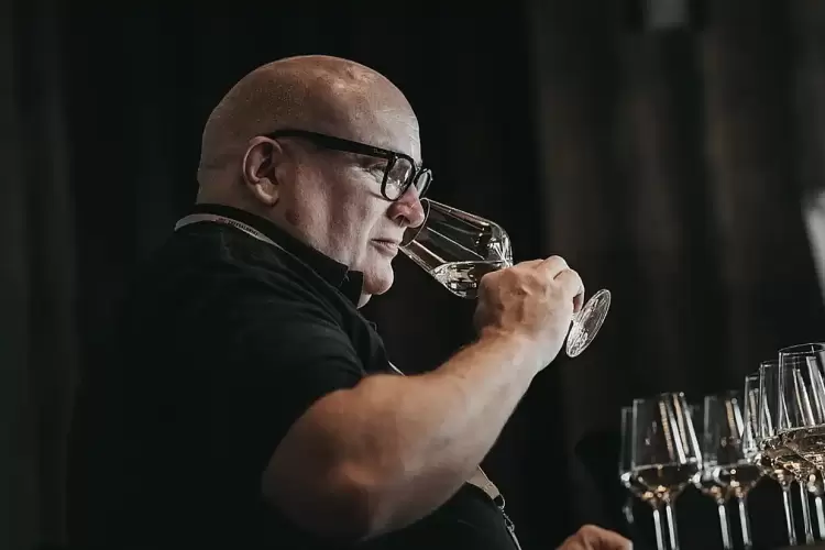 Ρ. Σέιμπερν: Η Ελλάδα διαθέτει παγκόσμιας κλάσης ποικιλίες σταφυλιών που δεν τις βρίσκεις αλλού