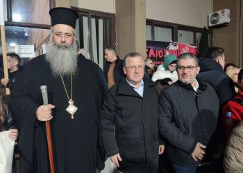 Στο συλλαλητήριο μνήμης για τα 57 θύματα της τραγωδίας των Τεμπών βρέθηκε ο Μητροπολίτης Κίτρους κ. Γεώργιος