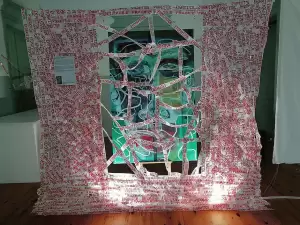 Σύλλογος Εικαστικών Καλλιτεχνών Πιερίας: Η ατομική έκθεση σύγχρονης τέχνης «Παράξενη Πόλη» Τάνια Μήλιου