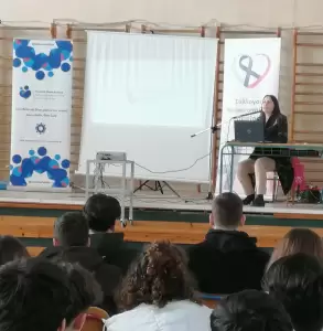 Ο Σύλλογος Καρκινοπαθών Πιερίας στο 1ο Γενικό Λύκειο Κατερίνης για την εθελοντική προσφορά μυελού των οστών.