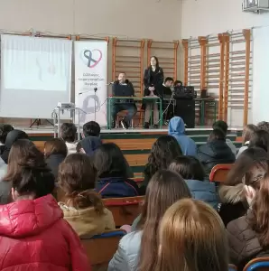 Ο Σύλλογος Καρκινοπαθών Πιερίας στο 1ο Γενικό Λύκειο Κατερίνης για την εθελοντική προσφορά μυελού των οστών.