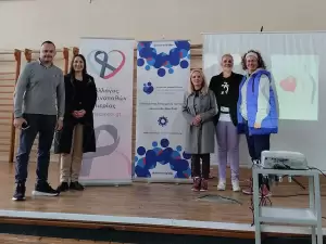 Ο Σύλλογος Καρκινοπαθών Πιερίας στο 1ο Γενικό Λύκειο Κατερίνης για την εθελοντική προσφορά μυελού των οστών.