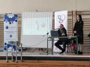 Ο Σύλλογος Καρκινοπαθών Πιερίας στο 1ο Γενικό Λύκειο Κατερίνης για την εθελοντική προσφορά μυελού των οστών.