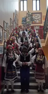 Η Χορευτική Ομάδα της Θρακικής Εστίας Κατερίνης στο Ζωγράφειο Λύκειο στην Κωνσταντινούπολη