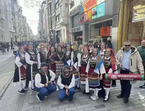 Η Χορευτική Ομάδα της Θρακικής Εστίας Κατερίνης στο Ζωγράφειο Λύκειο στην Κωνσταντινούπολη