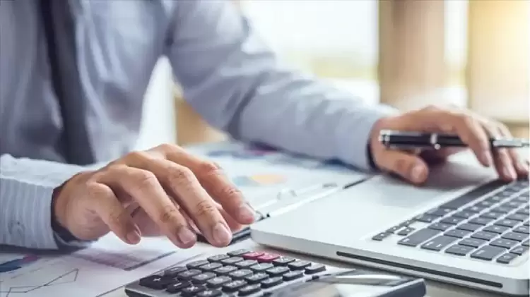 ΑΑΔΕ: Απλοποιείται η διακοπή εργασιών για επαγγελματίες και επιχειρήσεις 