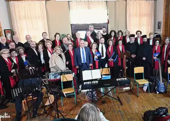 Αφιέρωμα στις Μάνες και τους Ήρωες