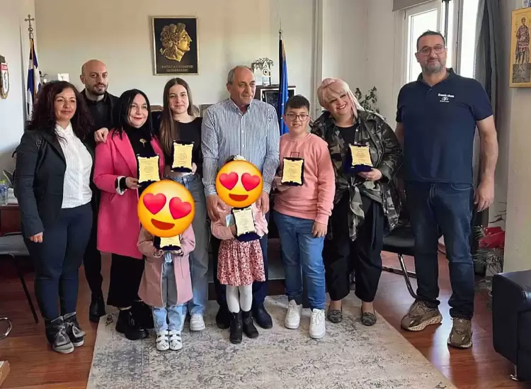 Ο Δήμαρχος Δήμου Πύδνας – Κολινδρού τίμησε τη Θεατρική Ομάδα για Διάκριση στο Φεστιβάλ Εθελοντισμού