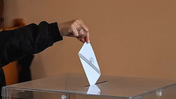 Δημοσκόπηση Marc: Πάνω από τα ποσοστά των ευρωεκλογών η ΝΔ – Καθαρά δεύτερη η Πλεύση Ελευθερίας (πίνακες)