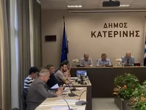 Δημοτικό Συμβούλιο Κατερίνης: Δημοτικό Ραδιόφωνο, αναθέσεις και οικονομικά έφεραν ένταση και διακοπή της συνεδρίασης (βίντεο) Δημοτικό Συμβούλιο Κατερίνης-συνεδρίαση