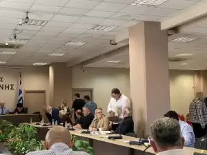 Δημοτικό Συμβούλιο Κατερίνης: Δημοτικό Ραδιόφωνο, αναθέσεις και οικονομικά έφεραν ένταση και διακοπή της συνεδρίασης (βίντεο) Δημοτικό Συμβούλιο Κατερίνης-συνεδρίαση