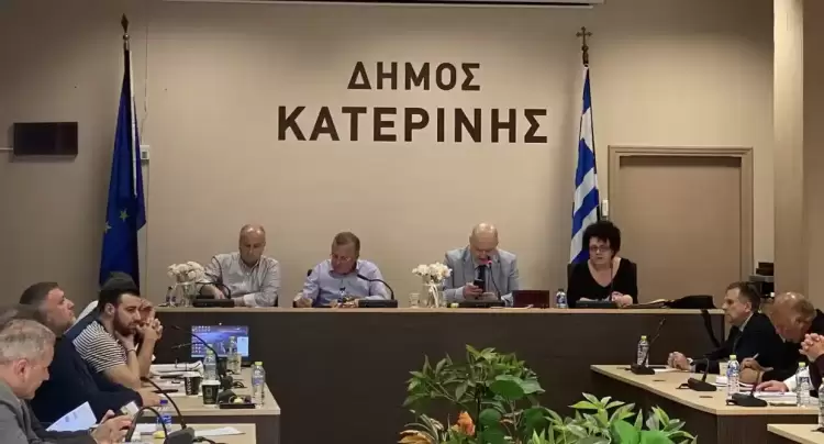 Δημοτικό Συμβούλιο Κατερίνης: Δημοτικό Ραδιόφωνο, αναθέσεις και οικονομικά έφεραν ένταση και διακοπή της συνεδρίασης (βίντεο) Δημοτικό Συμβούλιο Κατερίνης-συνεδρίαση