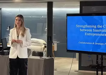 Άννα Τζήκα - Περιφερειακή Σύμβουλος: Οι Νέοι Μιλούν Ψηφιακά, Δρουν Τοπικά Άννα Τζήκα - Περιφερειακή Σύμβουλος: Οι Νέοι Μιλούν Ψηφιακά, Δρουν Τοπικά