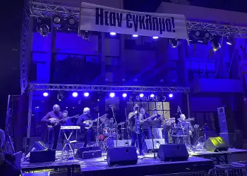 Η Κατερίνη τραγούδησε για τα Τέμπη – Μια συγκλονιστική βραδιά μνήμης 