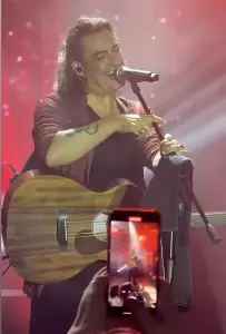 Λαμπερό πάρτι για τα 34 χρόνια του Caldera με Καίτη Γαρμπή και Διονύση Σχοινά Λαμπερό πάρτι για τα 34 χρόνια του Caldera με Καίτη Γαρμπή και Διονύση Σχοινά