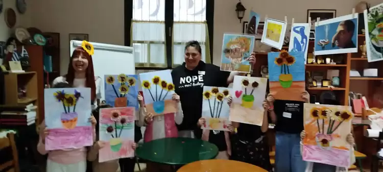 Μικροί Καλλιτέχνες «ζωγράφισαν» την Άνοιξη στην Εστία Πιερίδων Μουσών Μικροί Καλλιτέχνες «ζωγράφισαν» την Άνοιξη στην Εστία Πιερίδων Μουσών