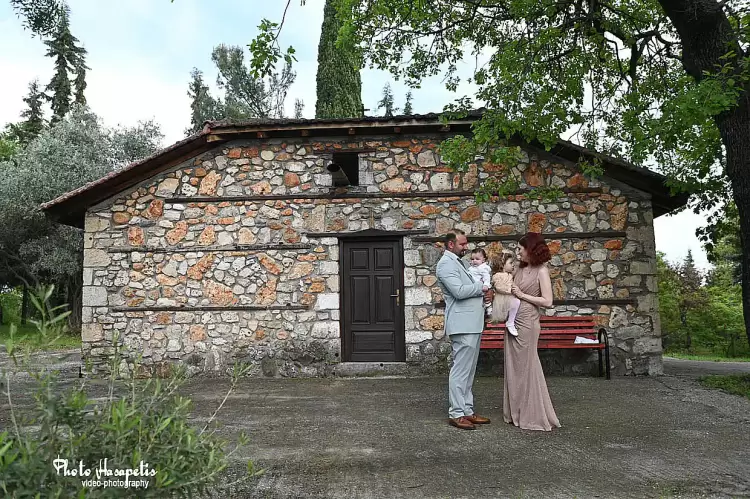 Η όμορφη βάπτιση του Χρήστου – Να σας ζήσει!