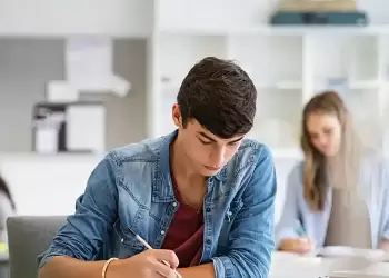 Πανελλήνιες 2025: Τμήματα Διαμάντια με Χαμηλές Βάσεις και Υψηλές Προοπτικές