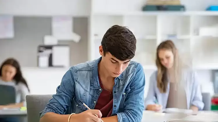 Πανελλήνιες 2025: Τμήματα-Διαμάντια με Χαμηλές Βάσεις και Υψηλές Προοπτικές Πανελλήνιες 2025: Τμήματα Διαμάντια με Χαμηλές Βάσεις και Υψηλές Προοπτικές