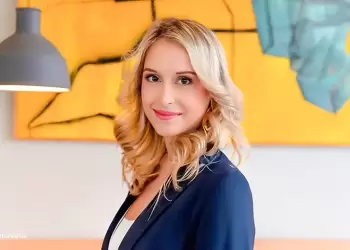 Πασχαλινές ευχές από την Μαρία Μπουτζέτη