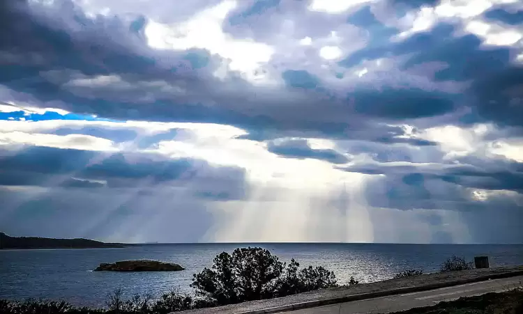Πώς θα είναι ο καιρός σε Κατερίνη και Πιερία σήμερα Δευτέρα, 21 Απριλίου 2025: Αίθριος με αραιές νεφώσεις