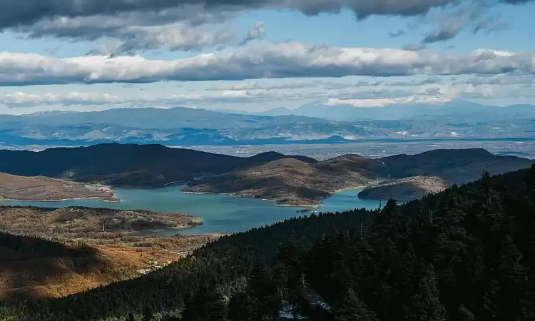 Πώς θα είναι ο καιρός σε Κατερίνη και Πιερία σήμερα Μεγάλη Τετάρτη, 16 Απριλίου 2025: Νεφώσεις με τοπικές βροχές