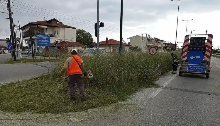 Σοφία Μαυρίδου: Η Π.Ε. Πιερίας συνεχίζει με αμείωτο ρυθμό τις εργασίες καθαρισμού στο οδικό δίκτυο αρμοδιότητάς της