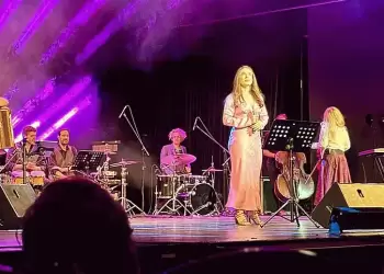 Η σοπράνο Σοφία Ζώβα από την Κατερίνη στο πλευρό της Ευανθίας Ρεμπούτσικα για τη Μέριμνα (vid) Η σοπράνο Σοφία Ζώβα από την Κατερίνη στο πλευρό της Ευανθίας Ρεμπούτσικα για τη Μέριμνα