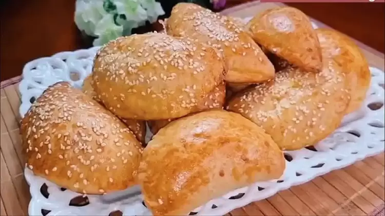 Σπιτικά τυροπιτάκια – εύκολη συνταγή Σπιτικά τυροπιτάκια – εύκολη συνταγή