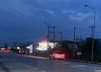 Στο σκοτάδι η είσοδος της Κατερίνης – Κίνδυνος για οδηγούς και πεζούς