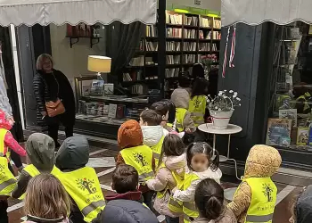 Στο Βιβλιοπωλείο «Νέστωρ» οι μικροί μαθητές  του  παιδικού σταθμού «Παιδική Φωλιά»
