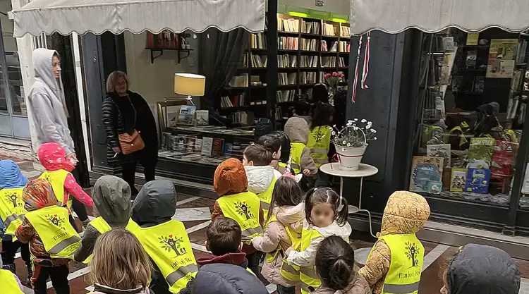 Στο Βιβλιοπωλείο «Νέστωρ» οι μικροί μαθητές  του  παιδικού σταθμού «Παιδική Φωλιά»