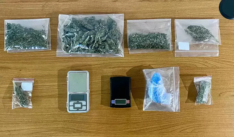 Σύλληψη ανηλίκου για ναρκωτικά στην Πιερία – Κατασχέθηκαν κάνναβη, ζυγαριές και μετρητά