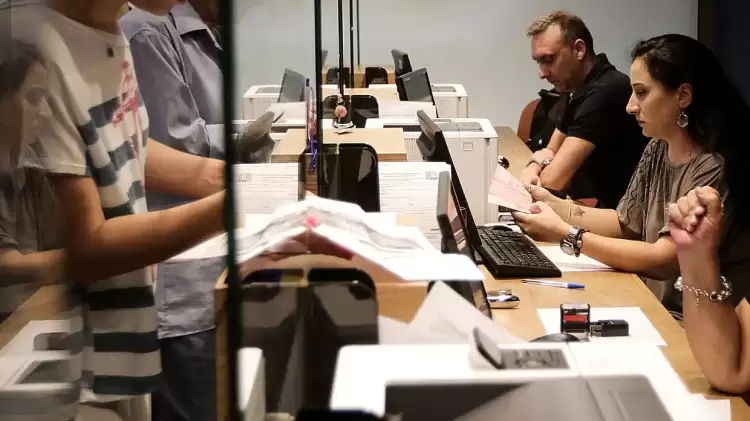 Τέλος εποχής για τα δύο πιο δημοφιλή πιστοποιητικά – Πολιτικές ταυτότητες σε όλους τους ένστολους