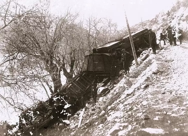 Τέμπη 1926, η μεταφυσική στην υπηρεσία του αστικού κράτους - «…εις την αυτήν κακότυχον γραμμήν» Τέμπη 1926, η μεταφυσική στην υπηρεσία του αστικού κράτους