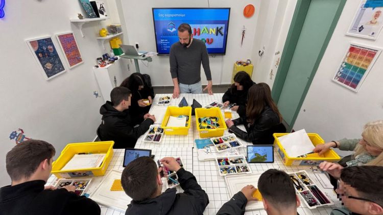 Το 3ο Γυμνάσιο Κατερίνης στην Ακαδημία Ρομποτικής «Επινόησις» Το 3ο Γυμνάσιο Κατερίνης στην Ακαδημία Ρομποτικής «Επινόησις»