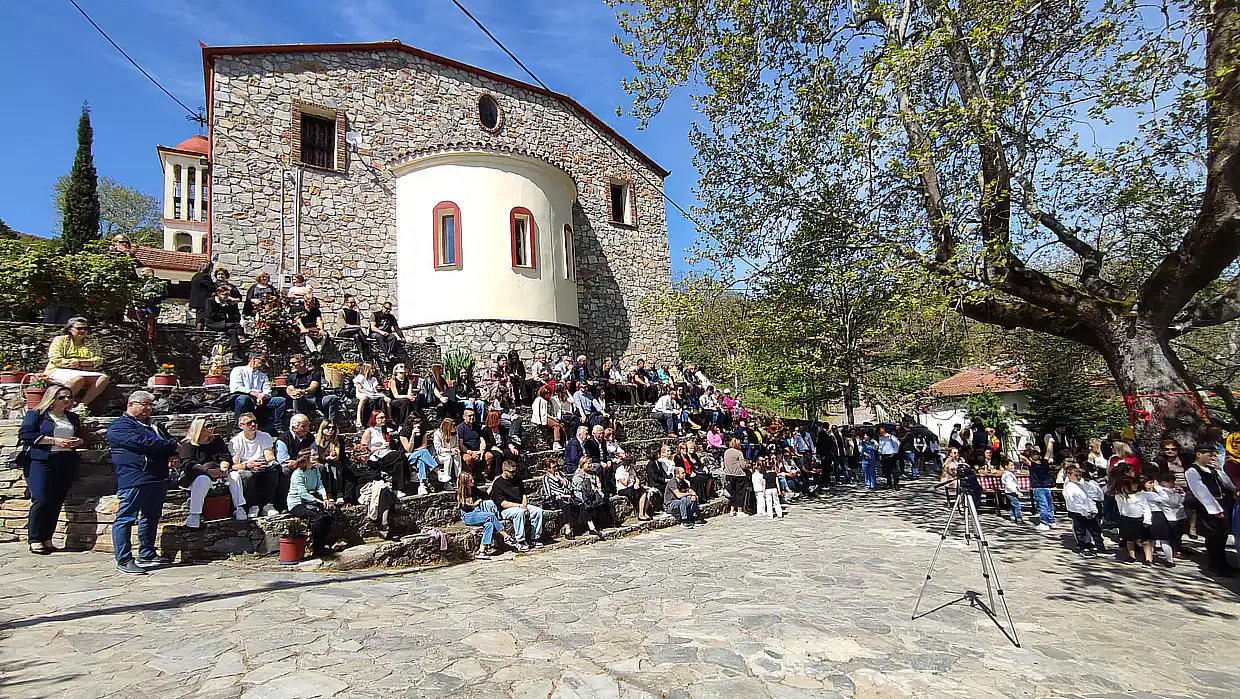 Το νέο βιβλίο του Νικόλαου Σαϊδέ παρουσιάστηκε στην κεντρική πλατεία των Παλαιών Πόρων την ημέρα του Αγίου Γεωργίου Το νέο βιβλίο του Νικόλαου Σαϊδέ παρουσιάστηκε στην κεντρική πλατεία των Παλαιών Πόρων την ημέρα του Αγίου Γεωργίου