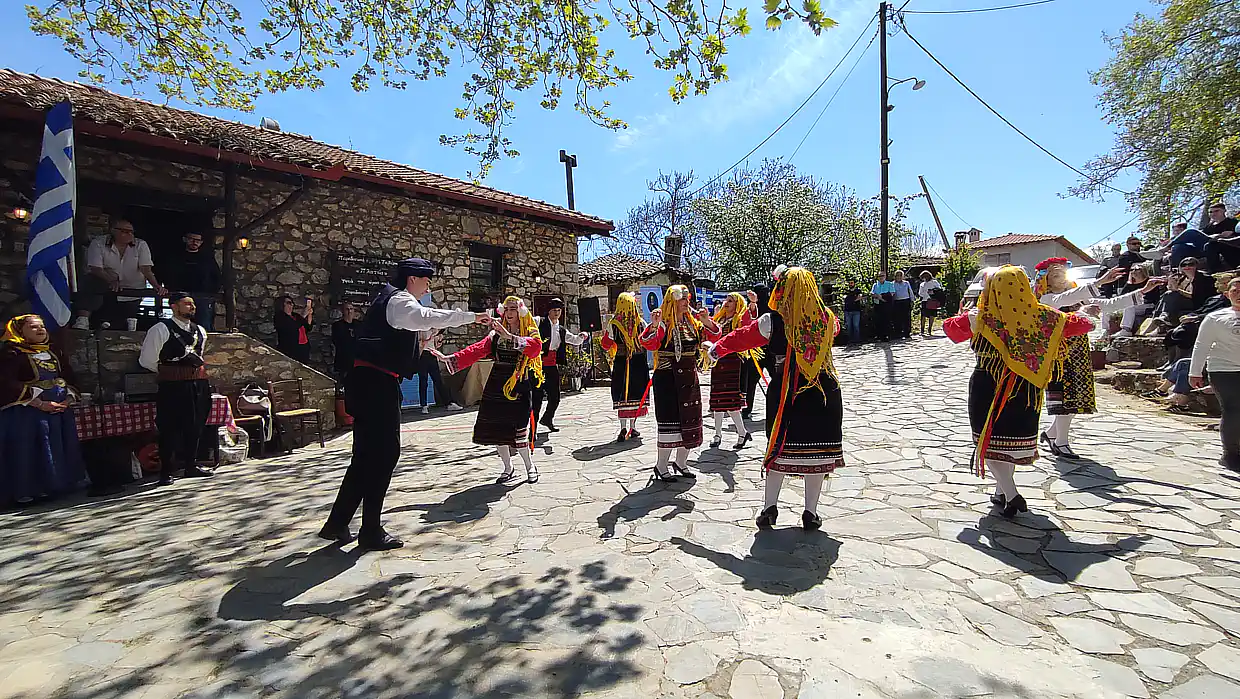Το νέο βιβλίο του Νικόλαου Σαϊδέ παρουσιάστηκε στην κεντρική πλατεία των Παλαιών Πόρων την ημέρα του Αγίου Γεωργίου Το νέο βιβλίο του Νικόλαου Σαϊδέ παρουσιάστηκε στην κεντρική πλατεία των Παλαιών Πόρων την ημέρα του Αγίου Γεωργίου